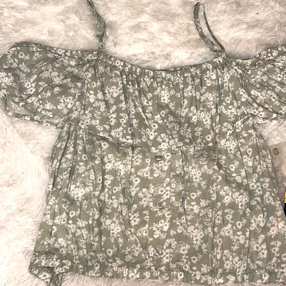 Blouse/ shoulders out/ short/crop
